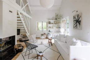Spacious, contemporary 5Br Chalet with glacial views